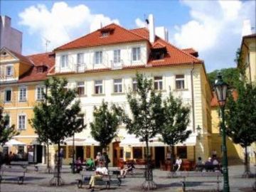 Hotel At The Golden Scissors