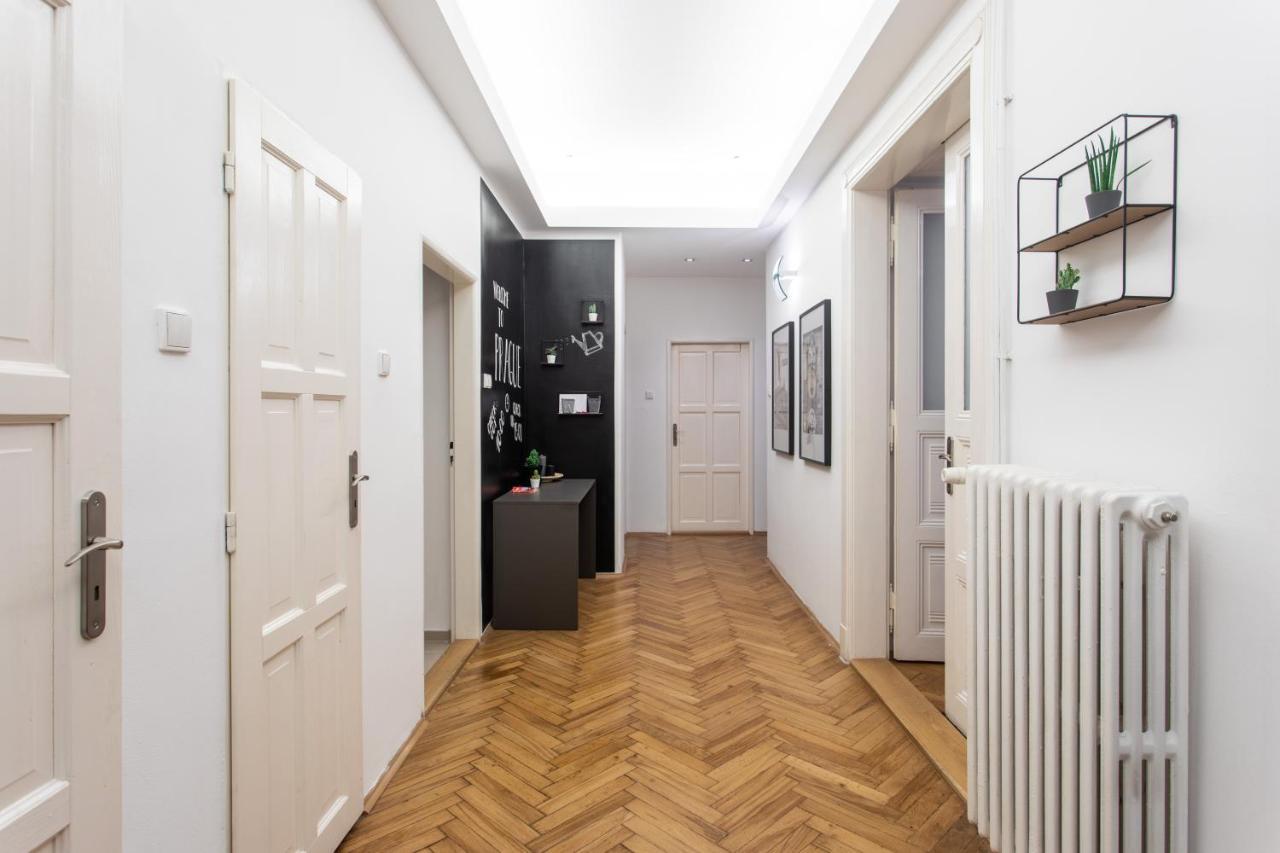 Spacious Near The River Daire *