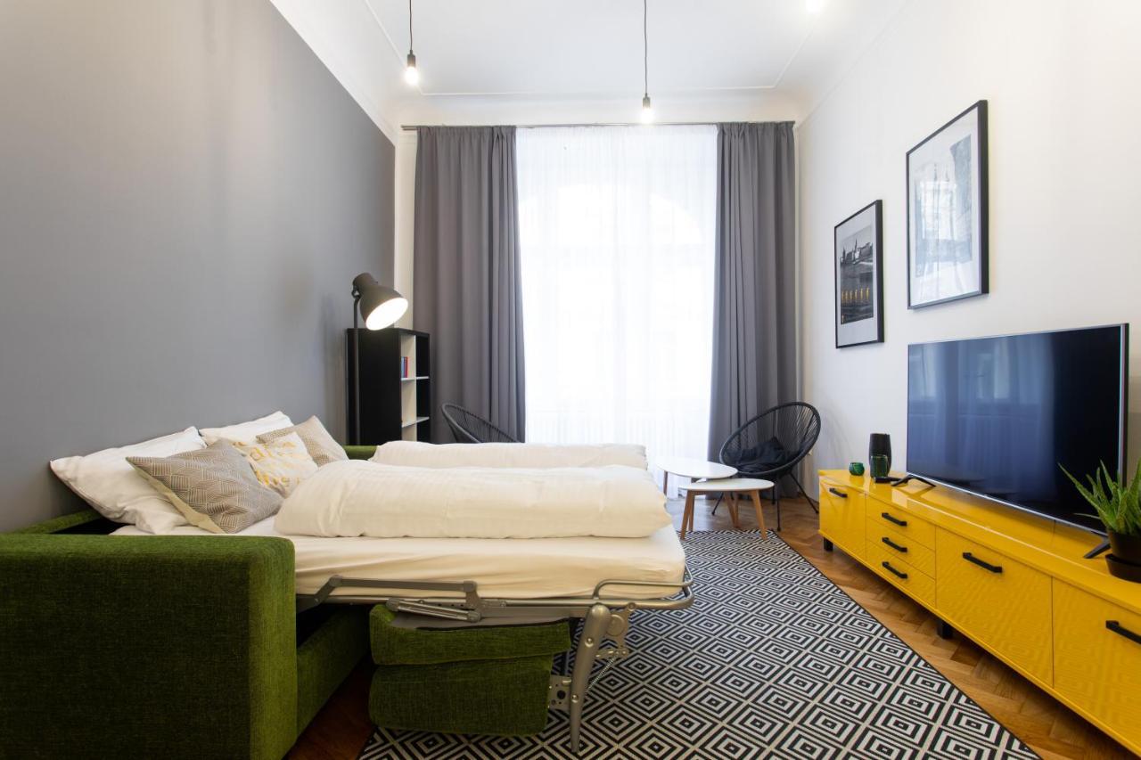 Daire Spacious Near The River Prag