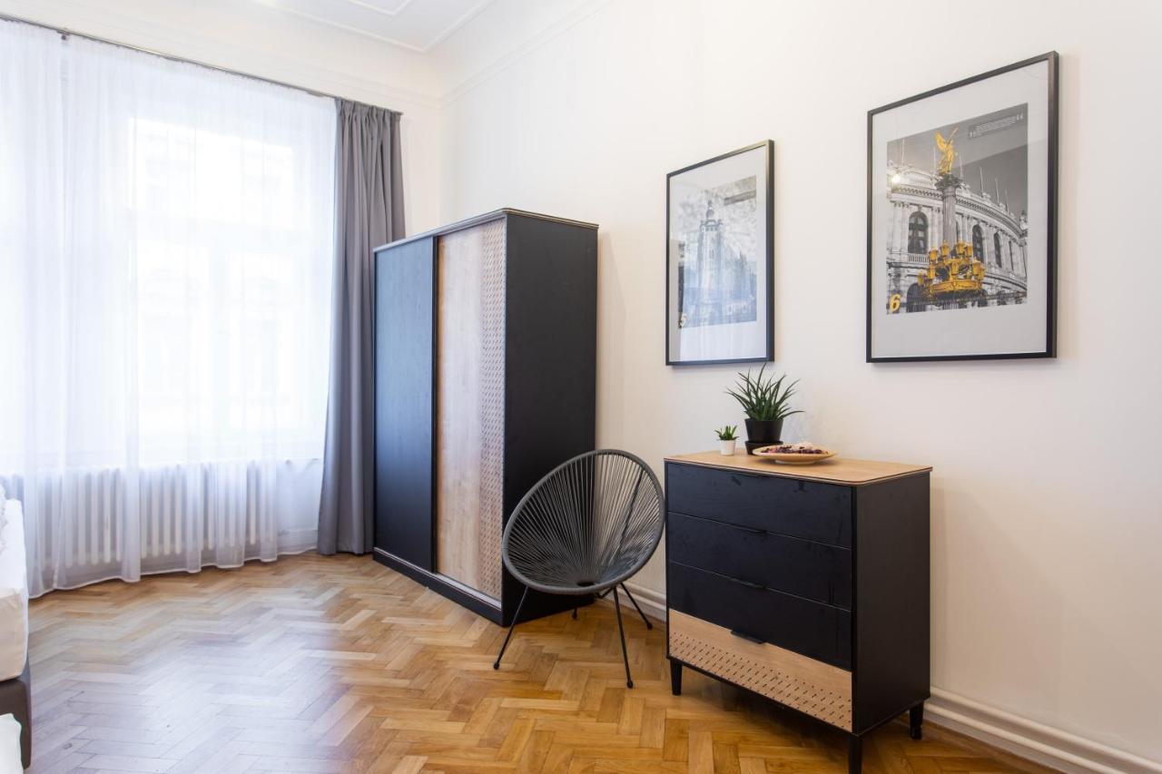 Spacious Near The River Prag