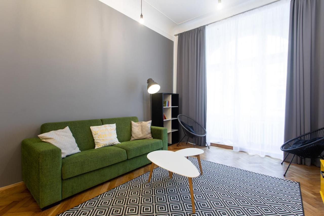 Spacious Near The River Prag