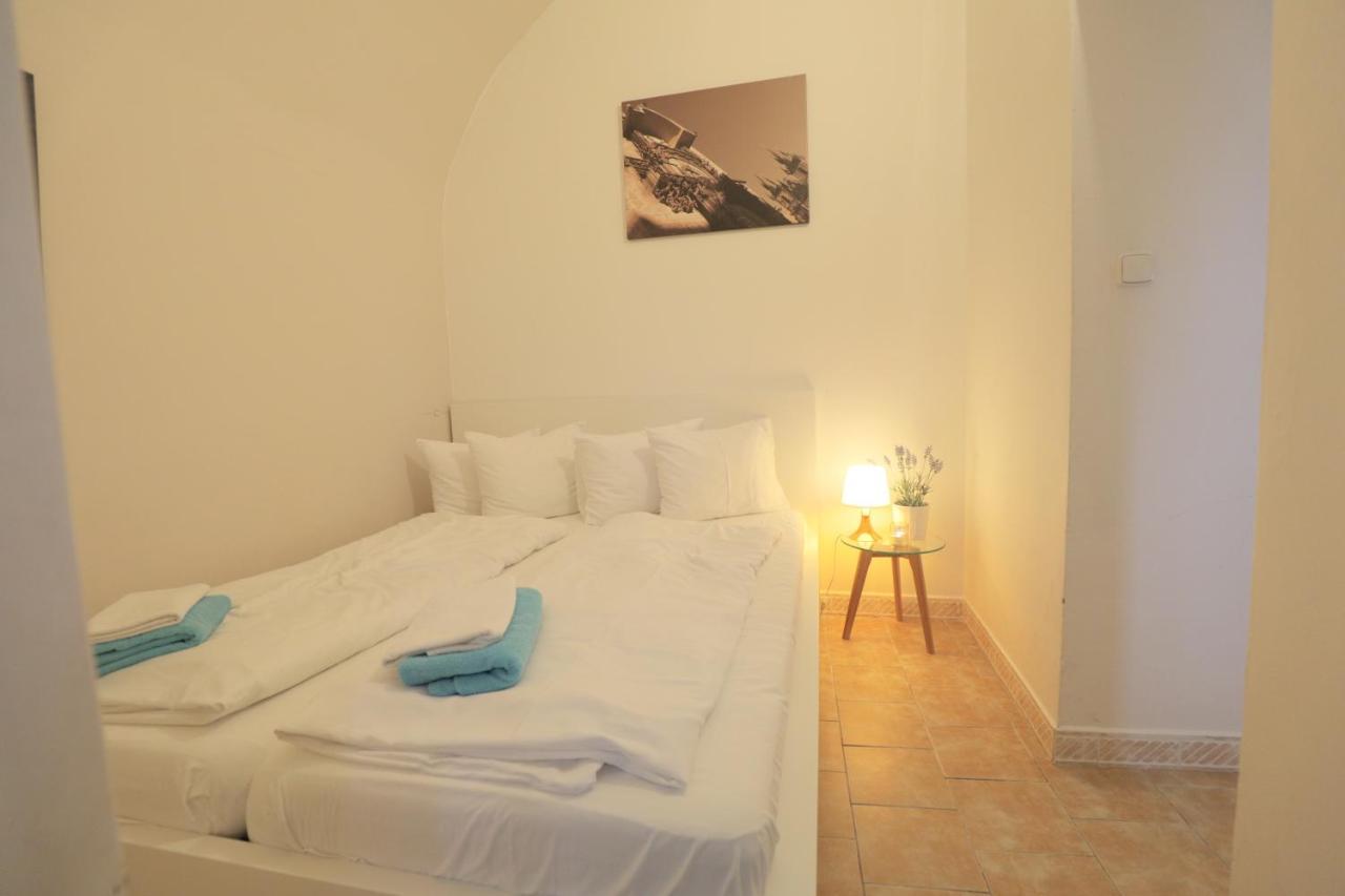 Apartment Loretanska By Rentego Prague