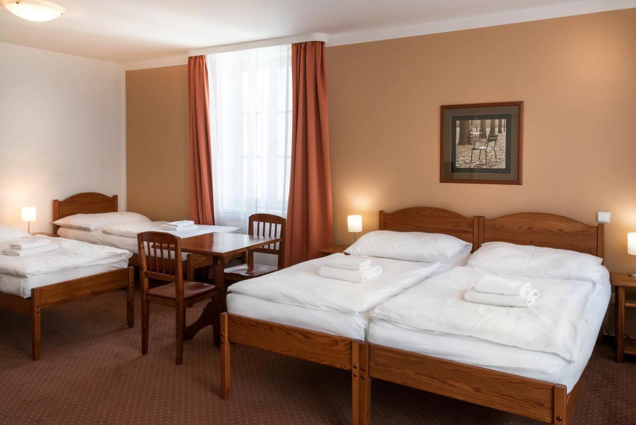 Otel Karlin 3*