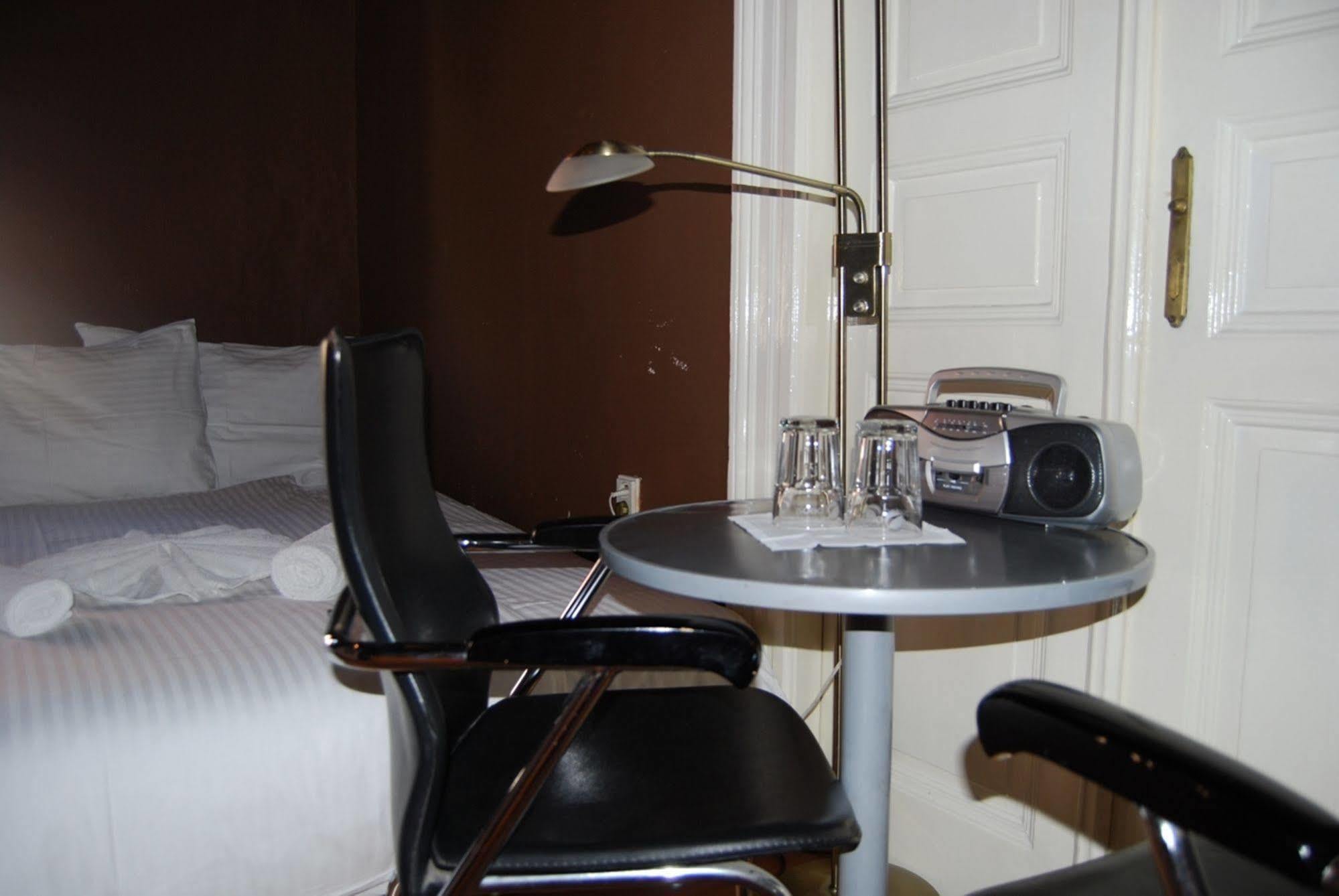 Club Hotel