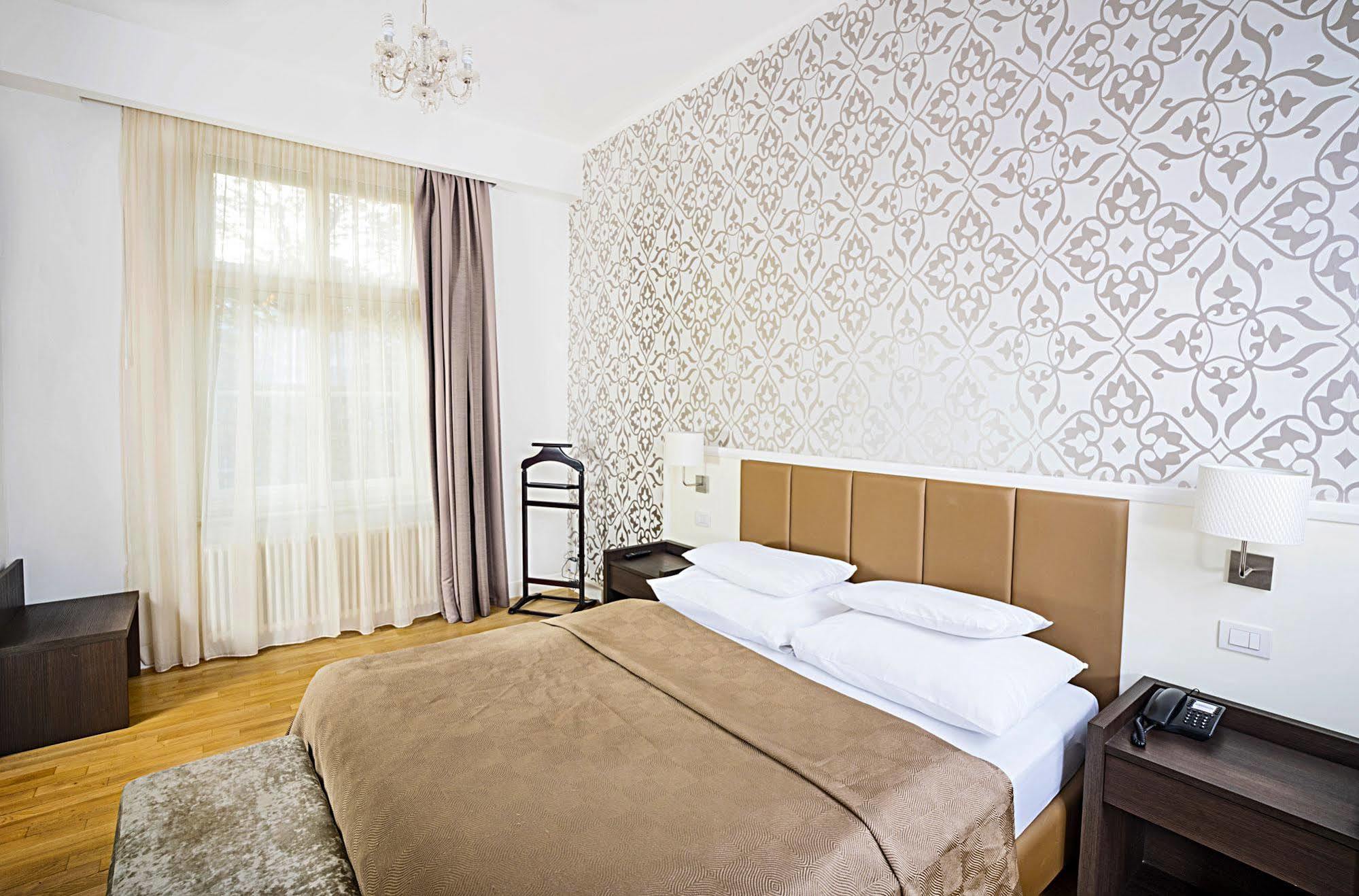 Deminka Palace 4*