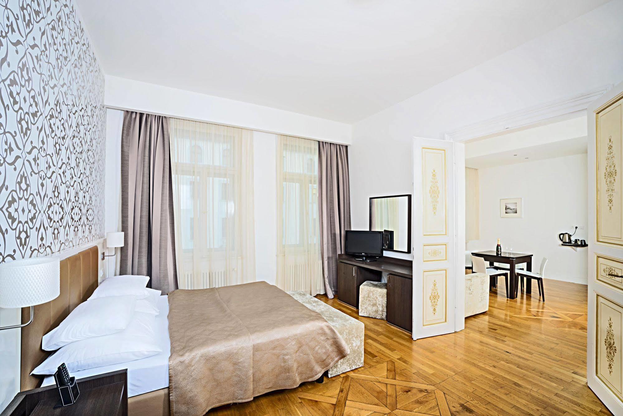 Deminka Palace 4* Prague