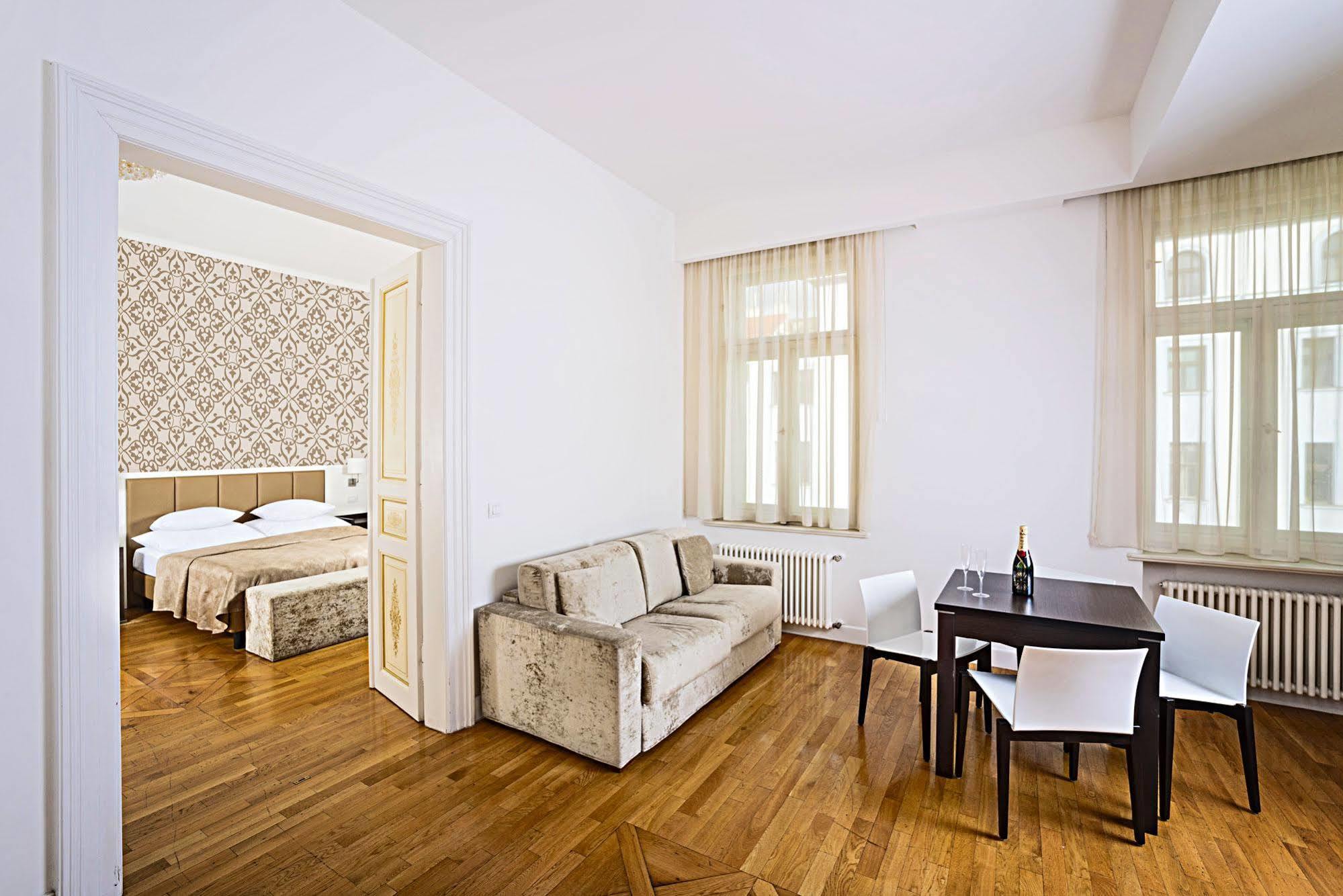 Hotel Deminka Palace 4*
