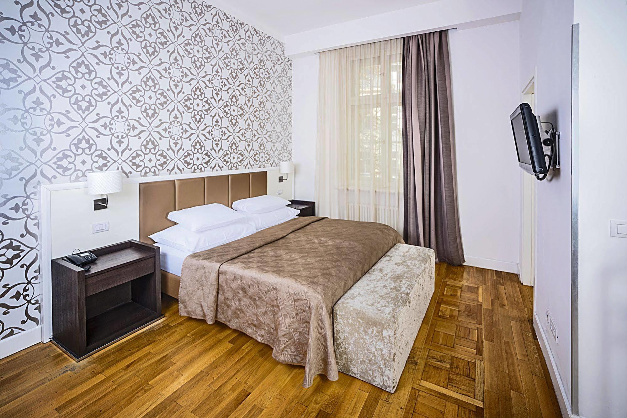 Deminka Palace Hotel