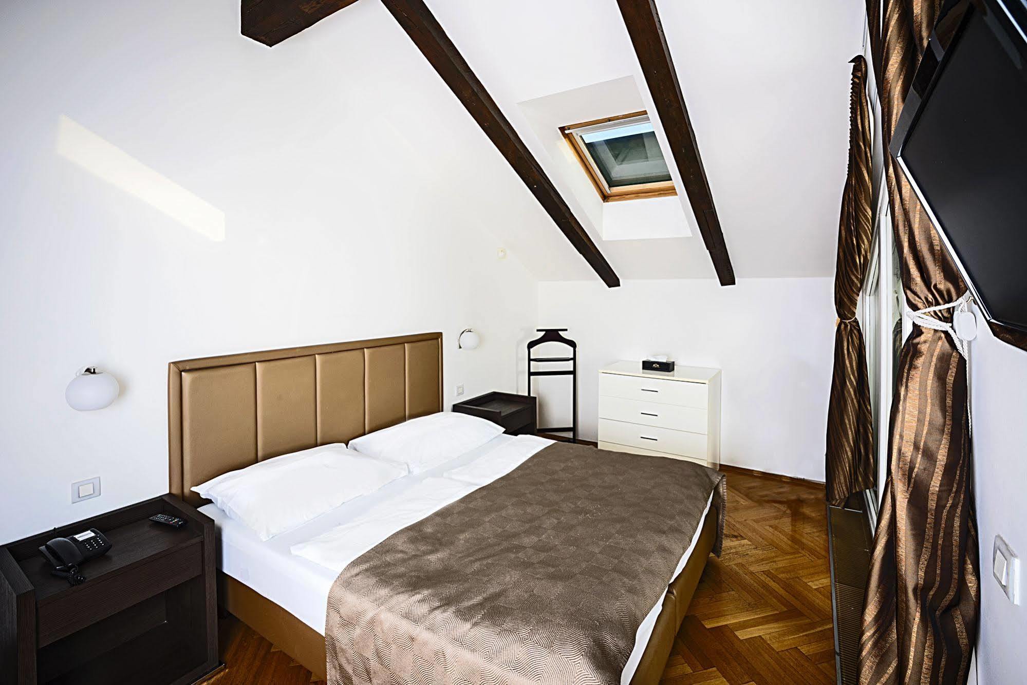Deminka Palace 4* Prague