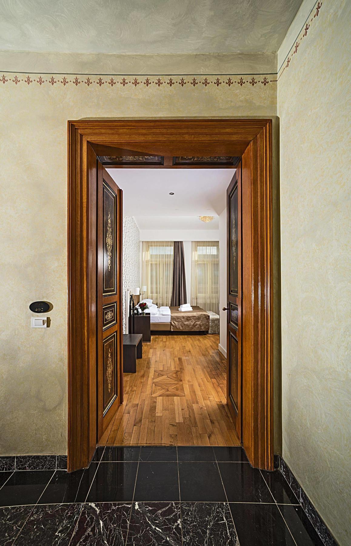Hotel Deminka Palace