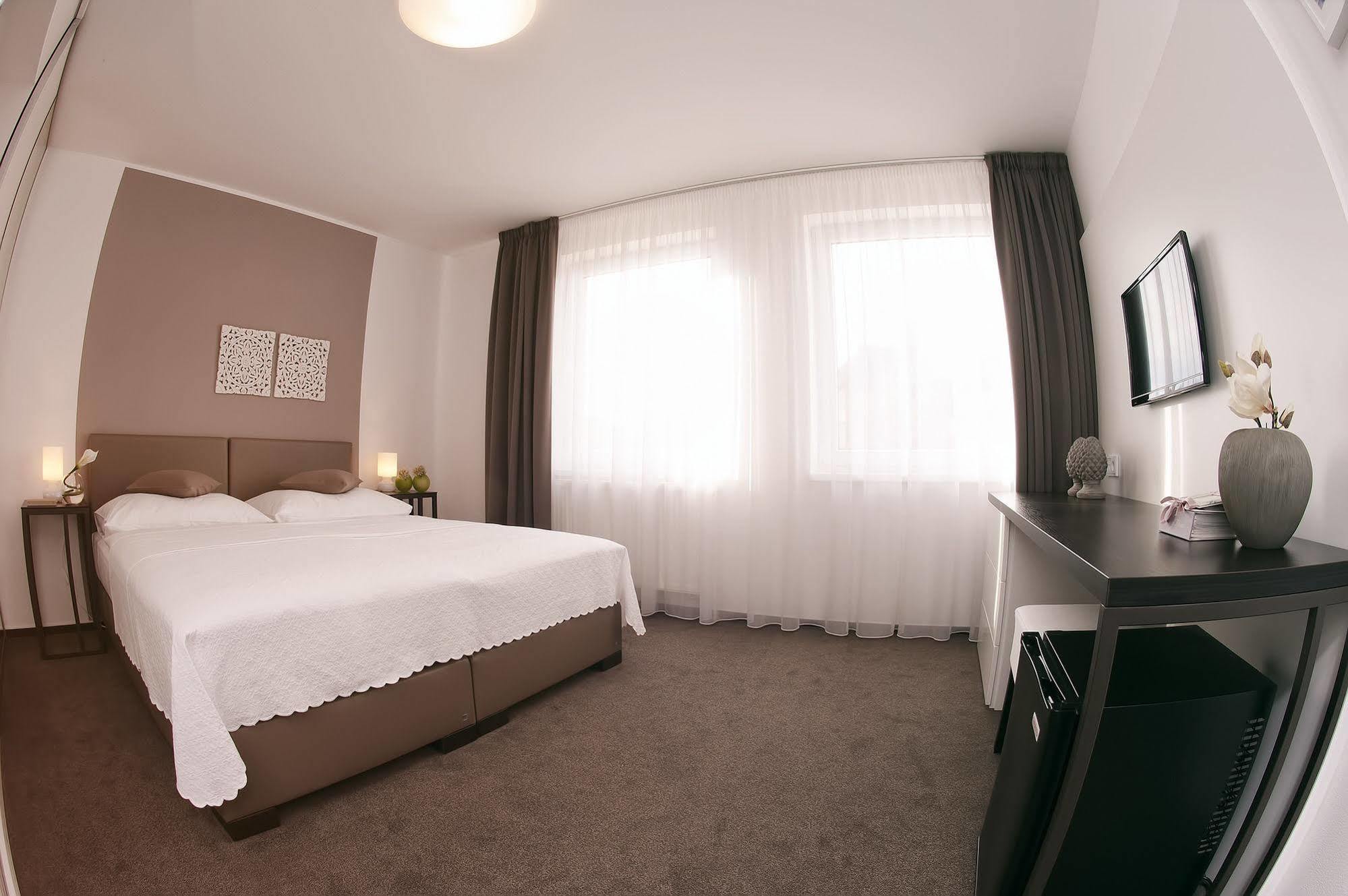 Guest house Na Vinici 2*