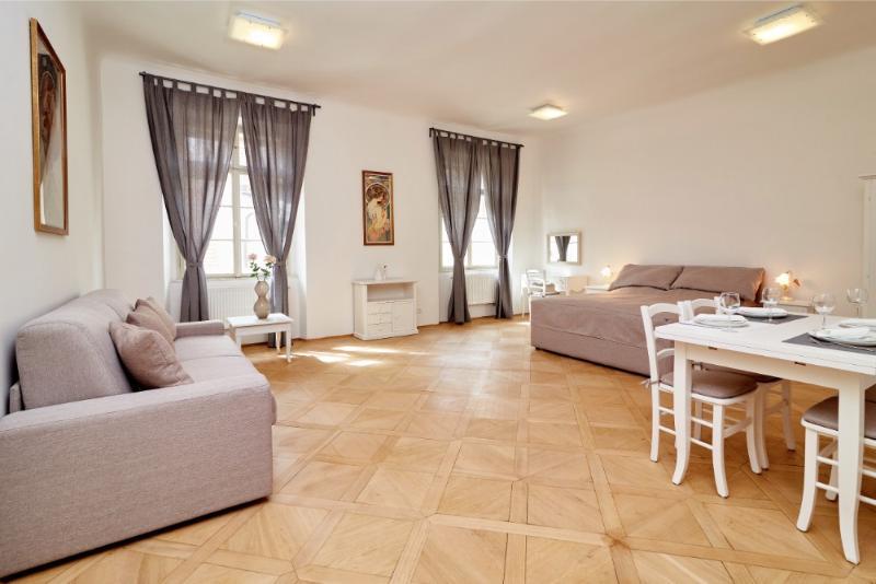 Apartment Golden Three Crowns