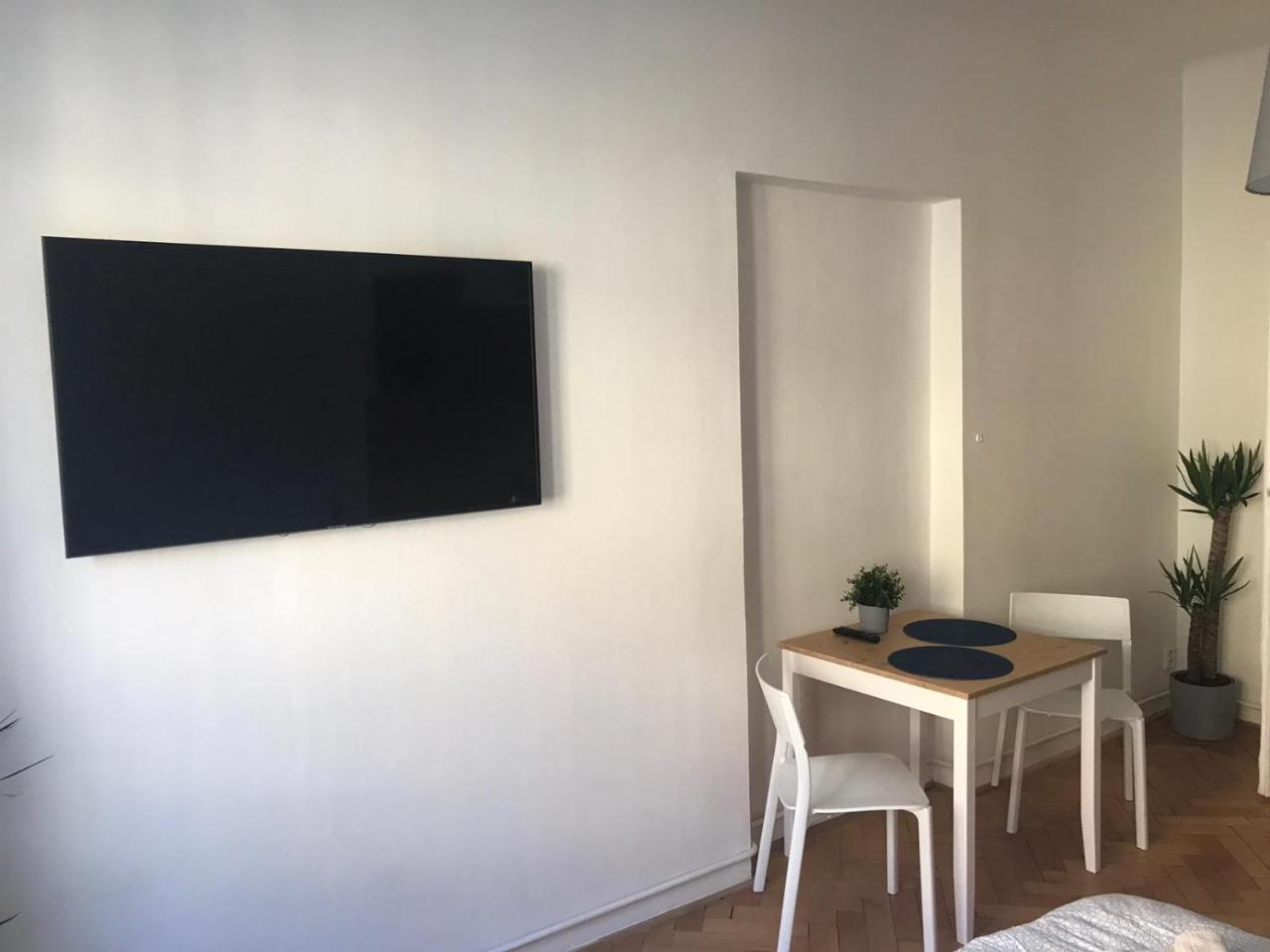 Deluxe Narodni Obrany 13 *