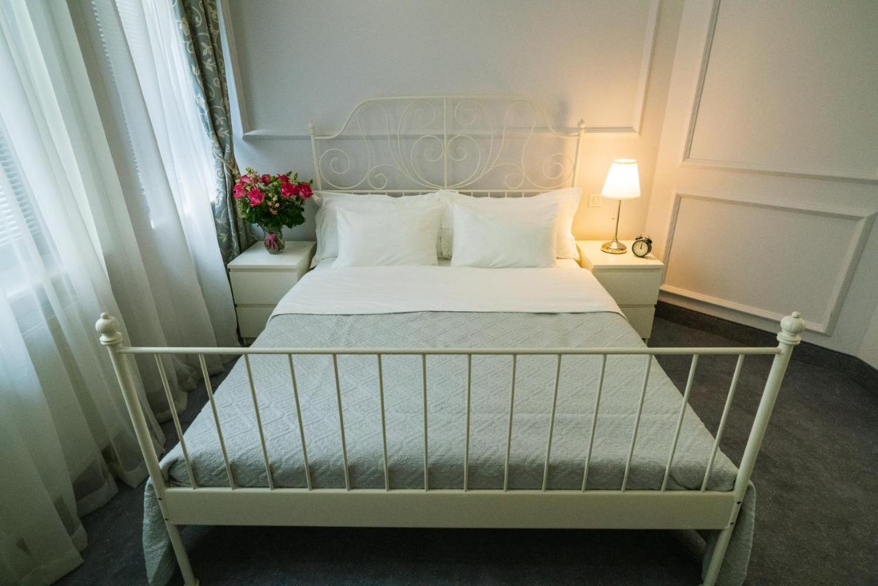Almandine Aparthotel Praga