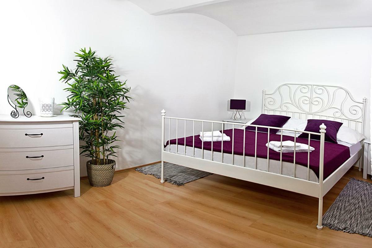 U Taisia Prague