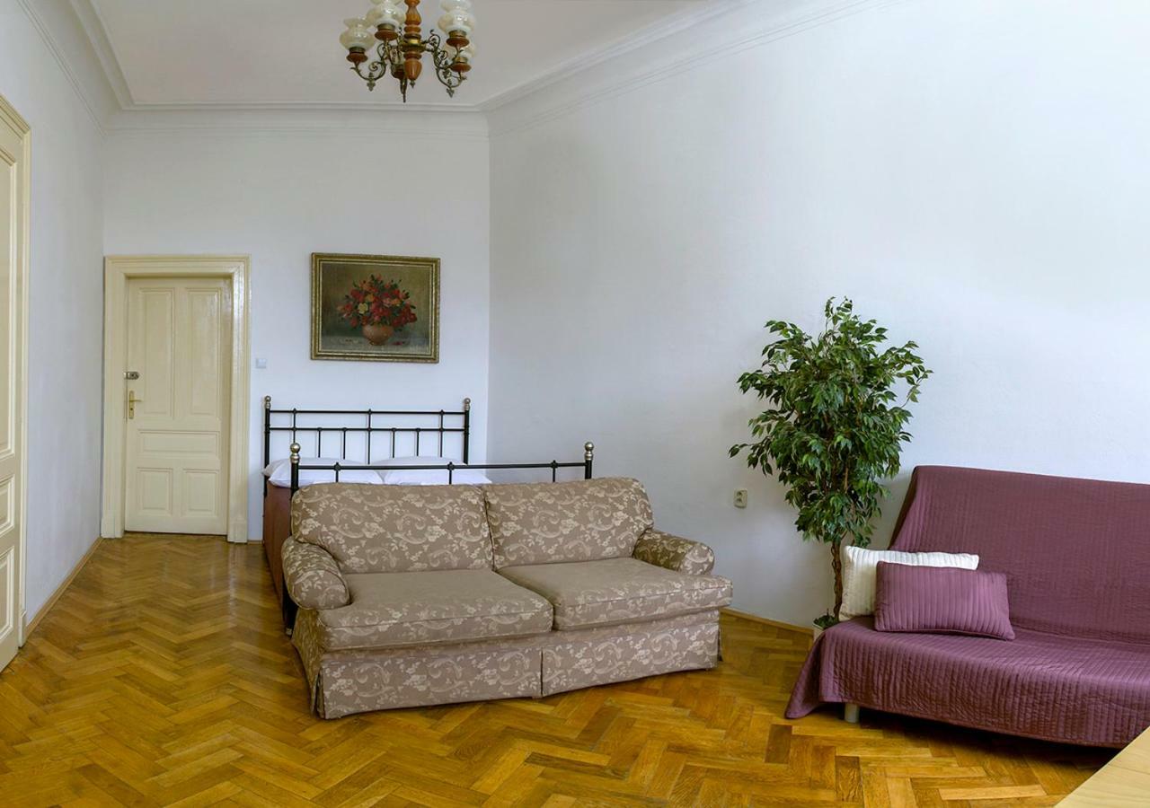 U Taisia Aparthotel *