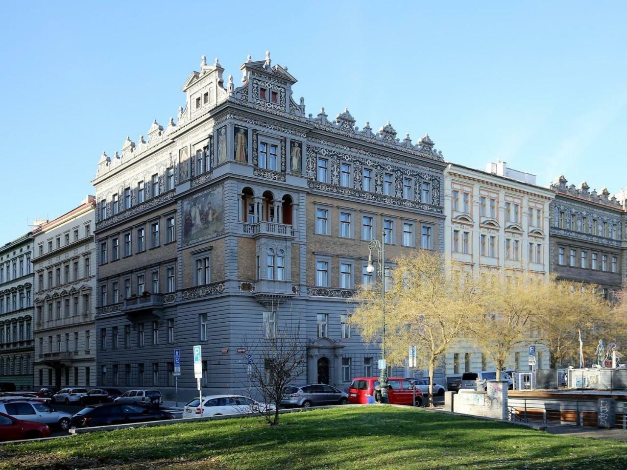Apartment Unique In Near River Vltava Prag