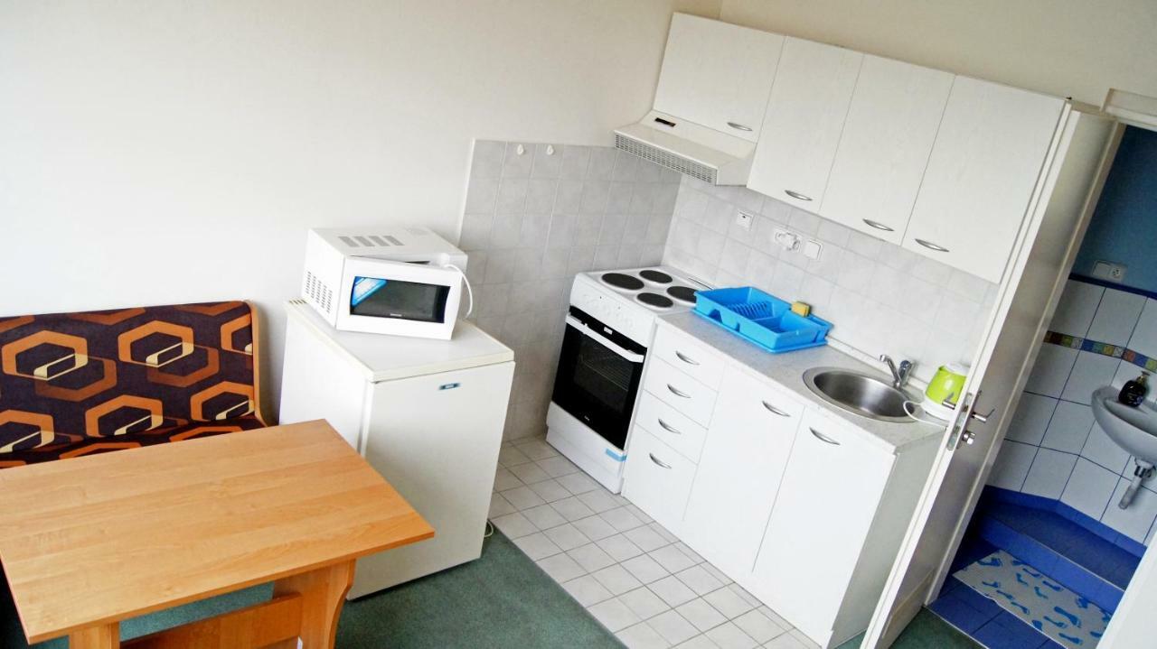 Hostel Km House Cerny Most *