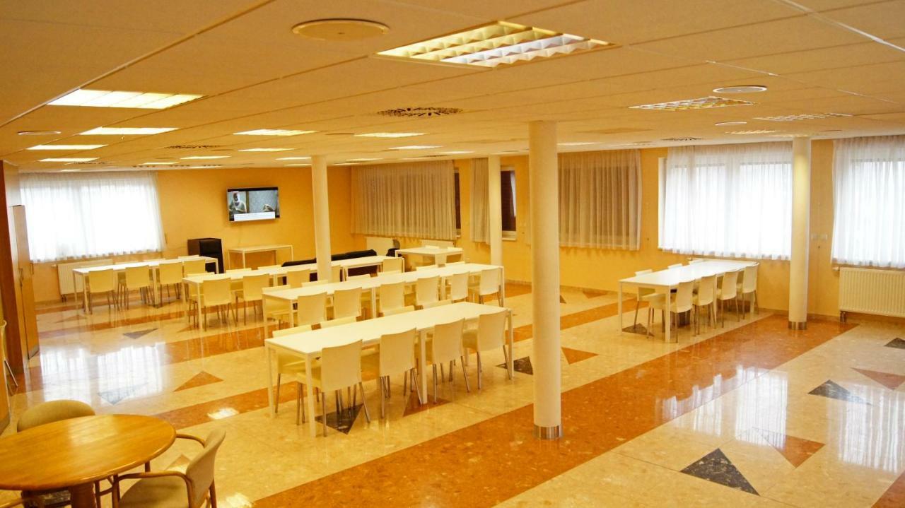 Hostel Km House Cerny Most