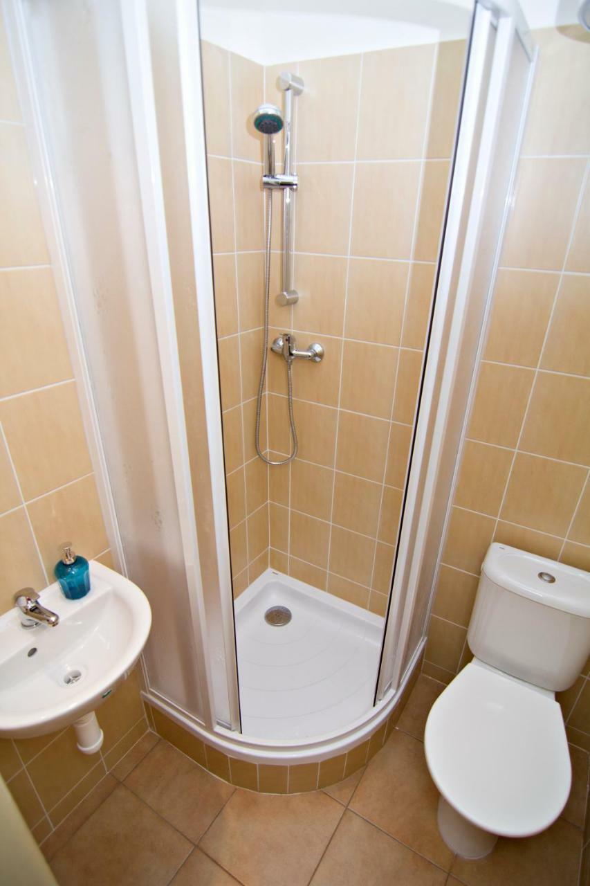 With 2 Bathrooms Apartment *