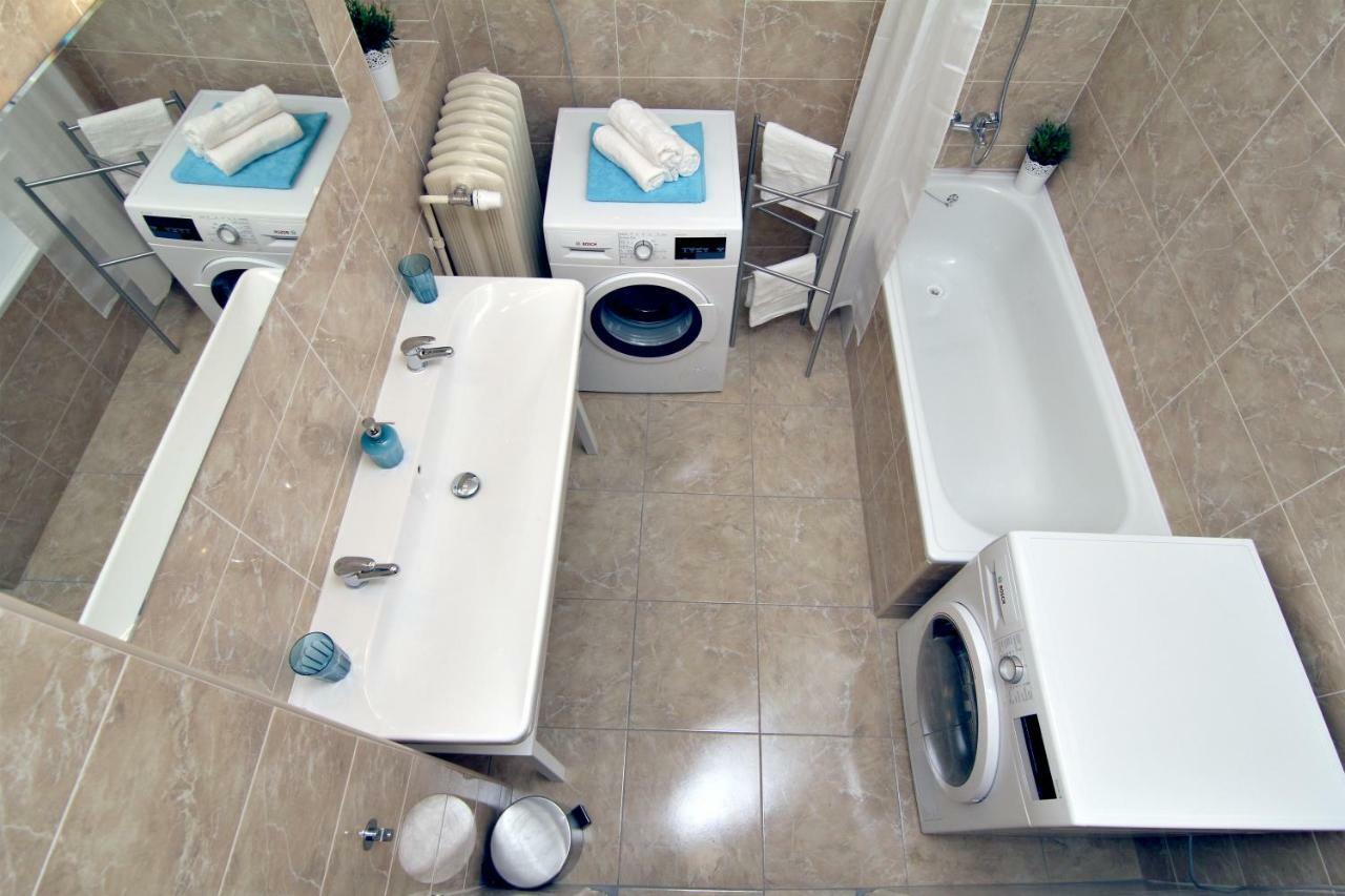 With 2 Bathrooms Apartment *
