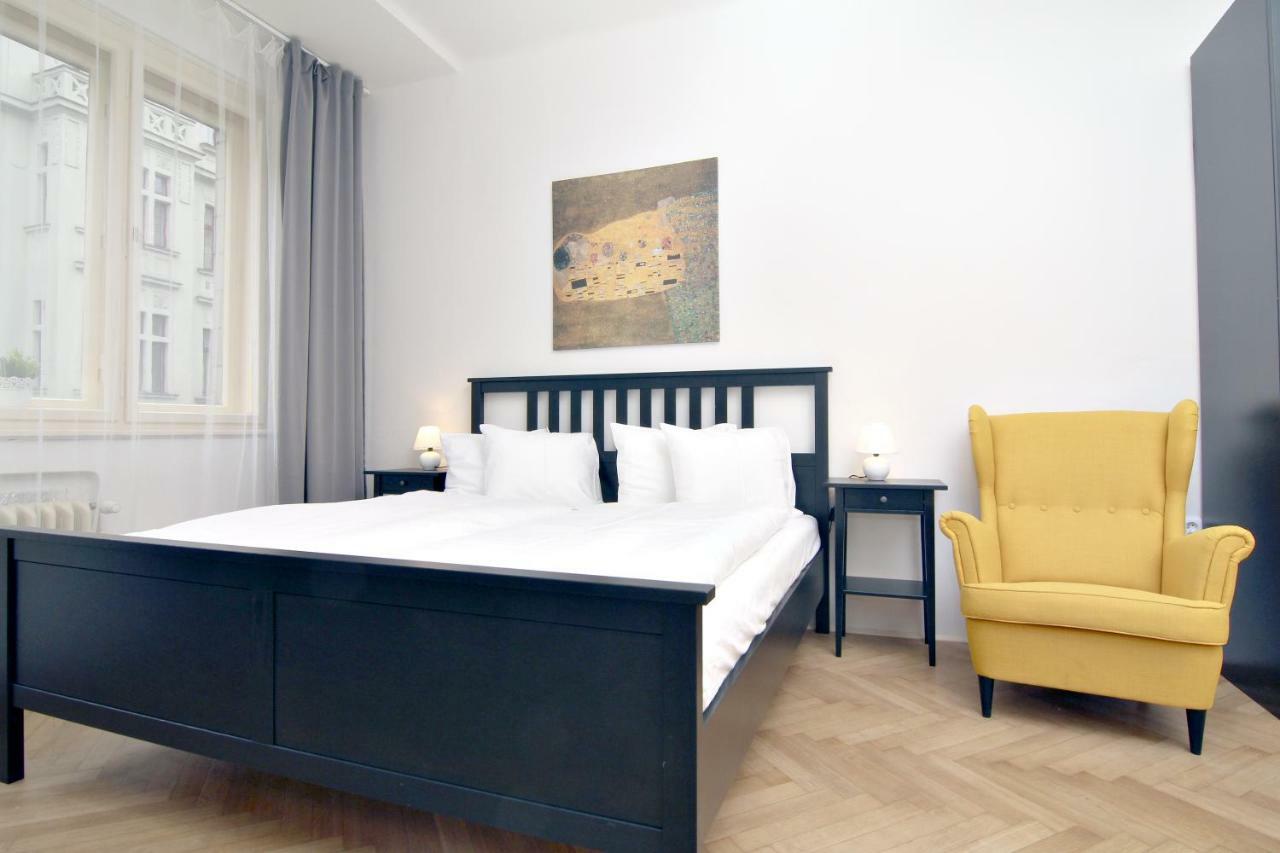 Apartment With 2 Bathrooms *