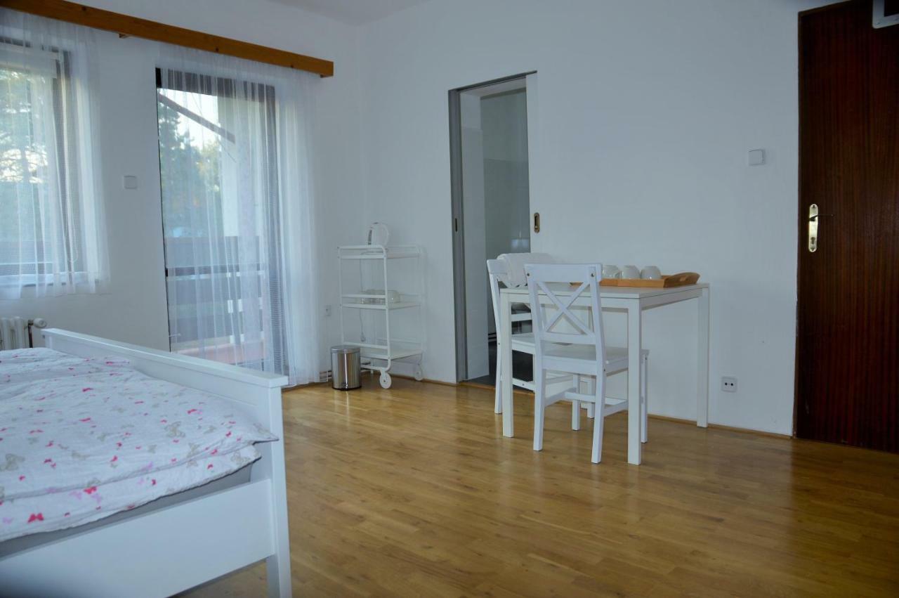 Ubytovani V Klanovicich - Forest Garden Tatil Evi Prag