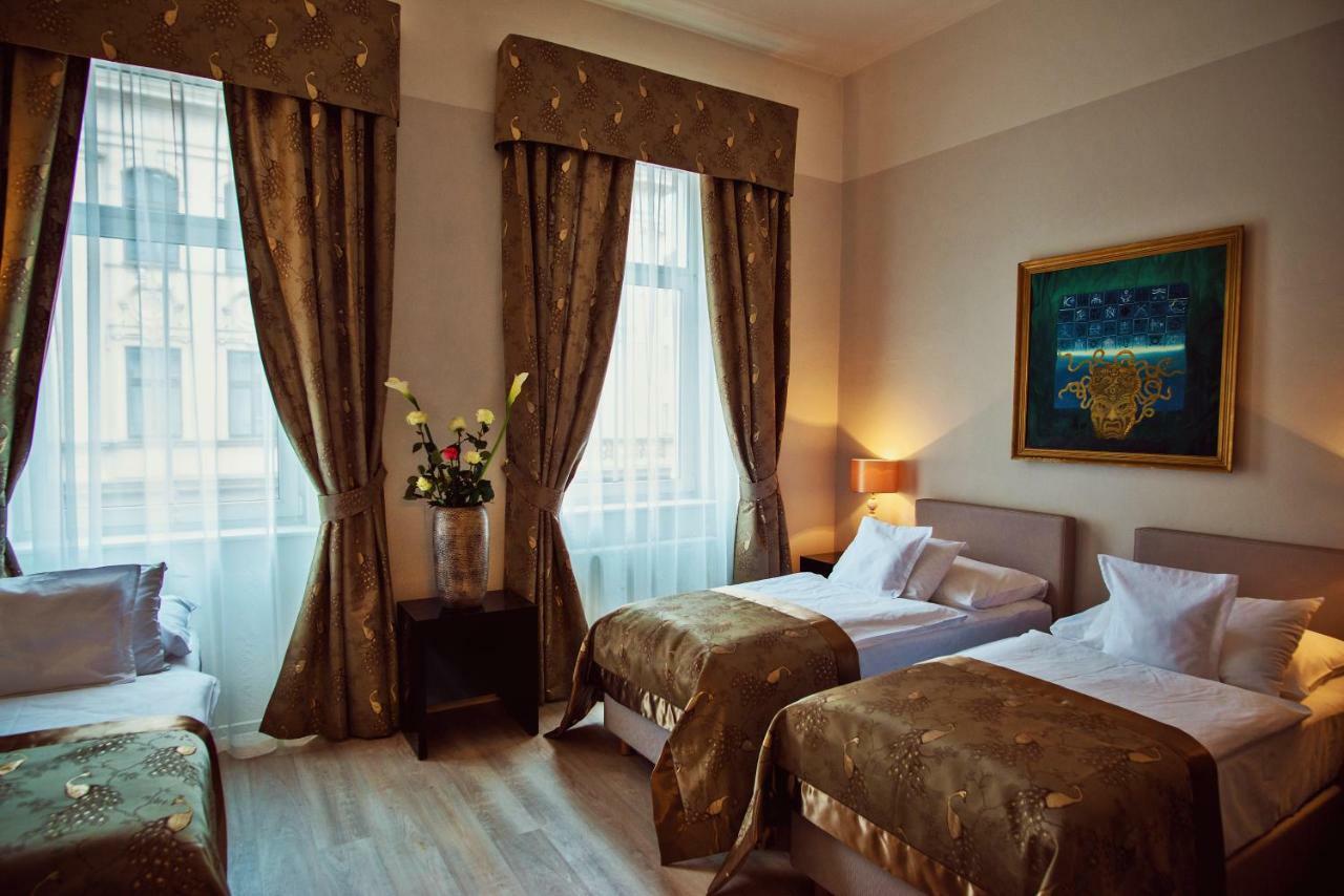 Hotel Julian