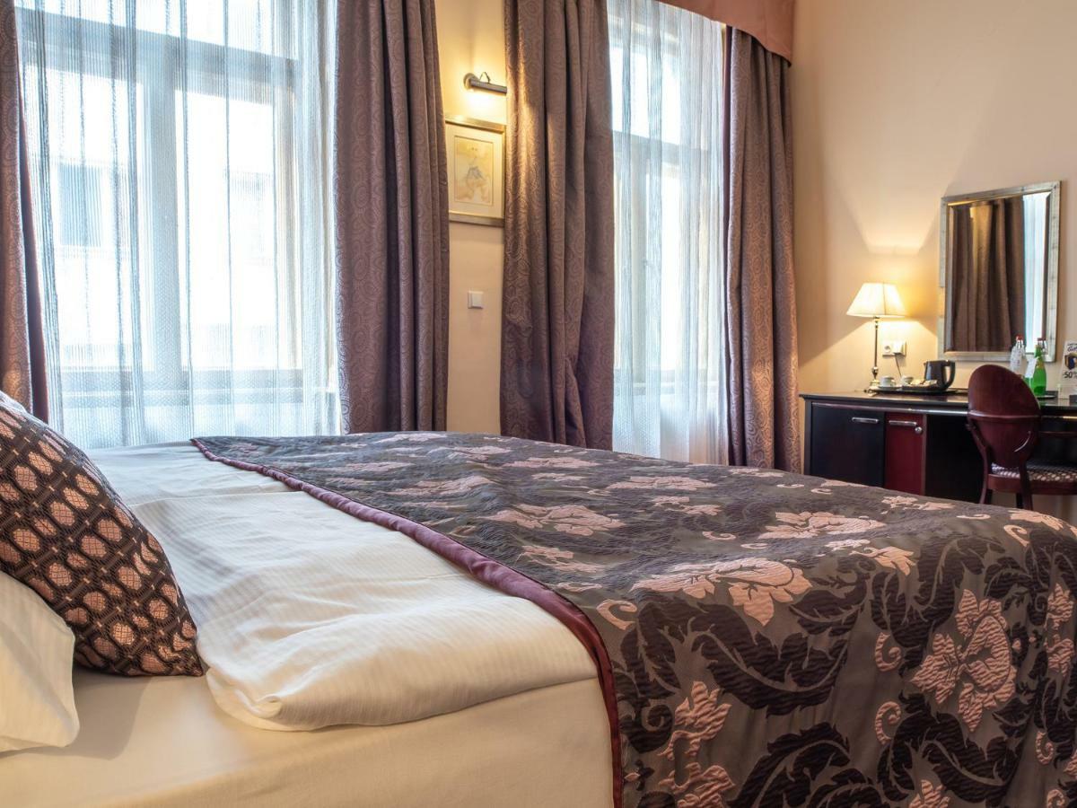 Ea Embassy Hotel 4*