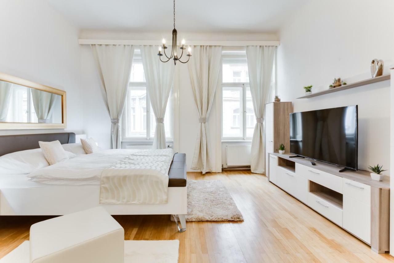 Diamond Riverside In The Heart Of Prague