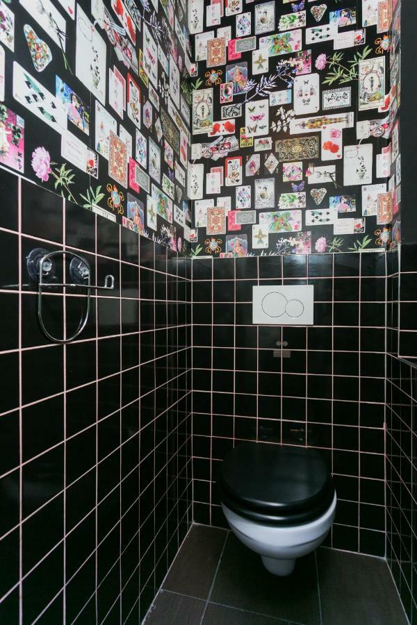Hostel Art Hole