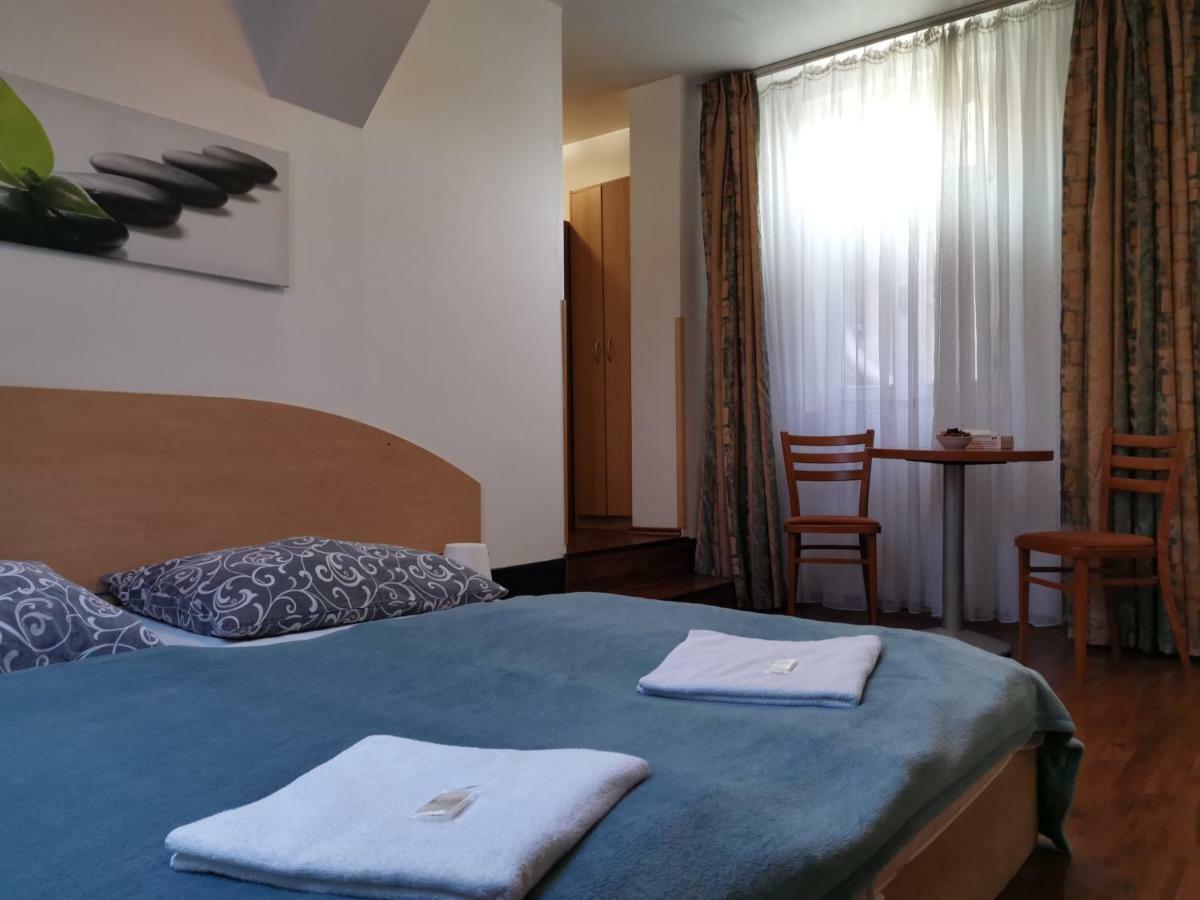Auspicie Aparthotel