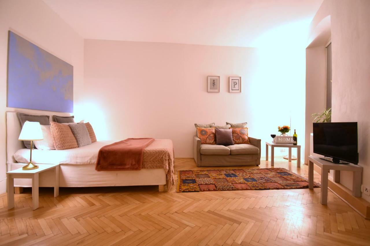 Charming Old Town Centre Studio