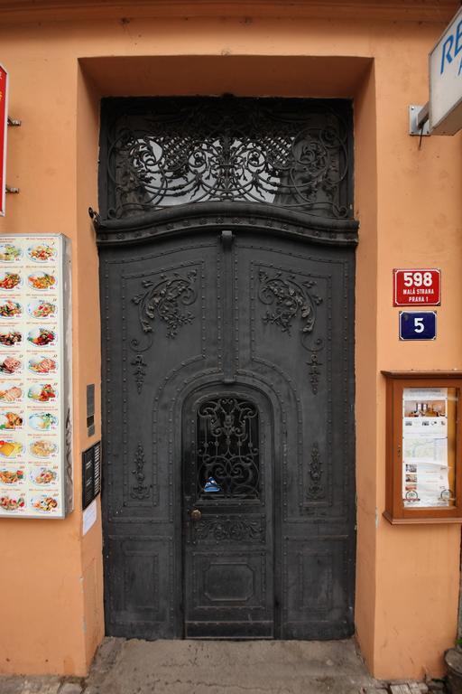 Apartments In Mala Strana - 10 Minutes From Charles Bridge Apartment
