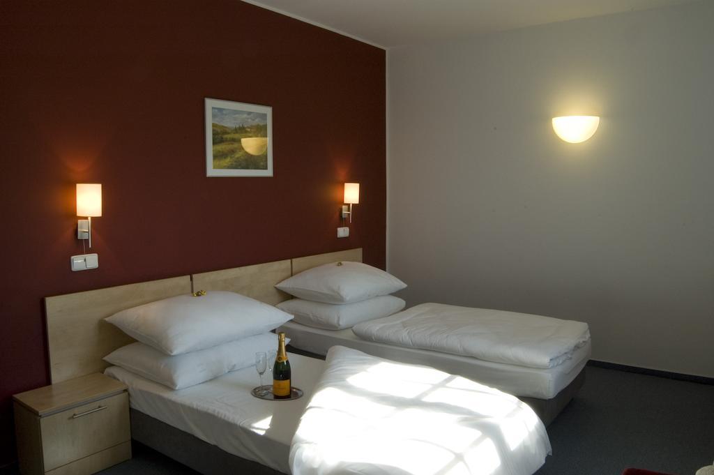 Otel Chvalska Tvrz 3*