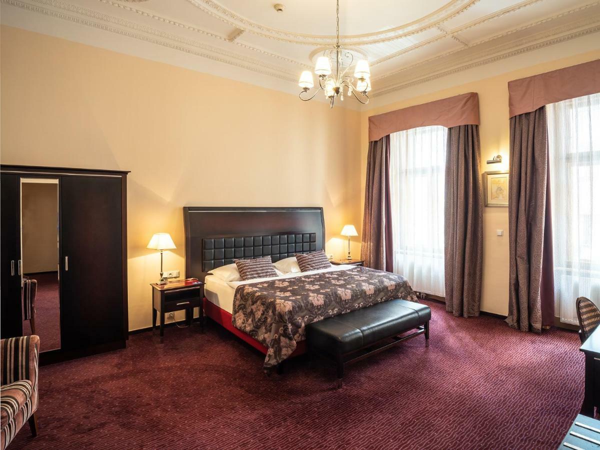 Ea Embassy Hotel 4*