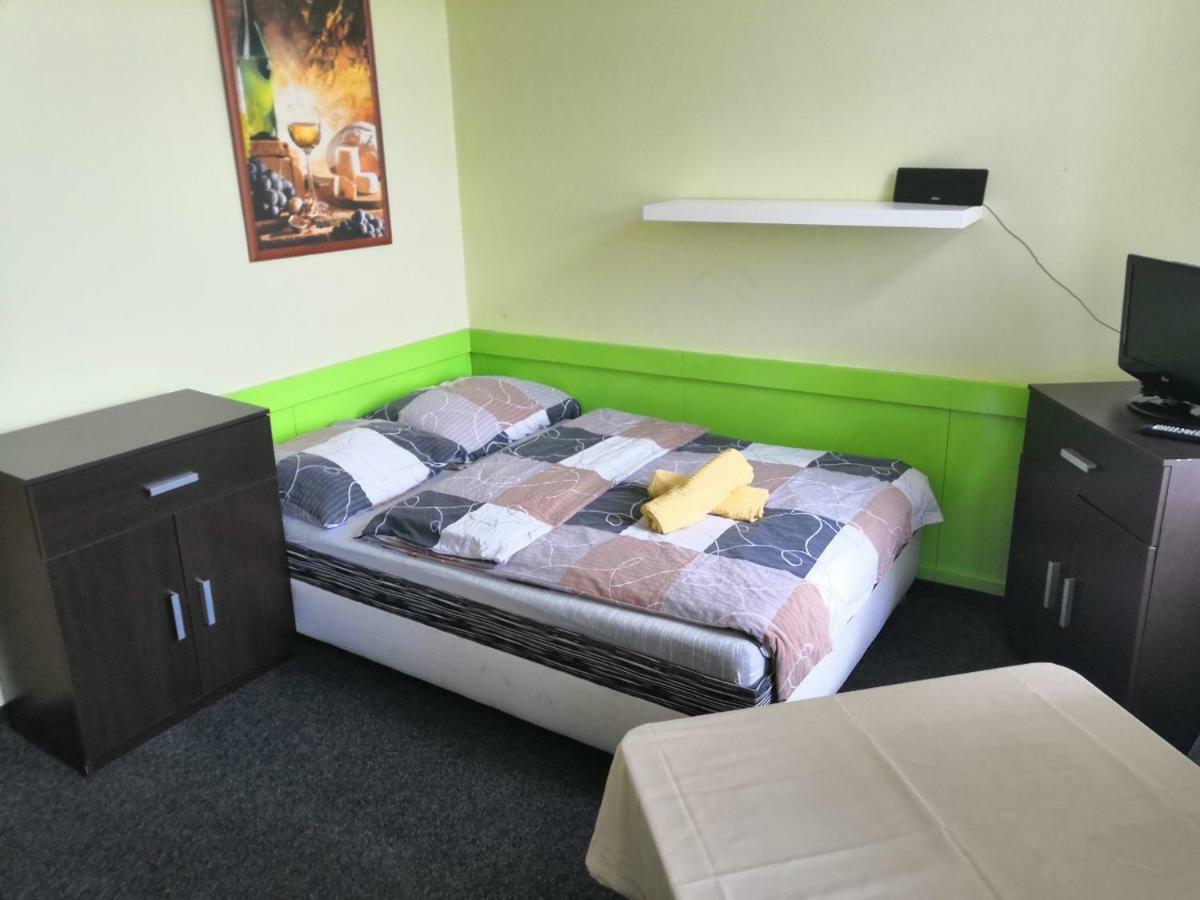 Damiell Hostel *