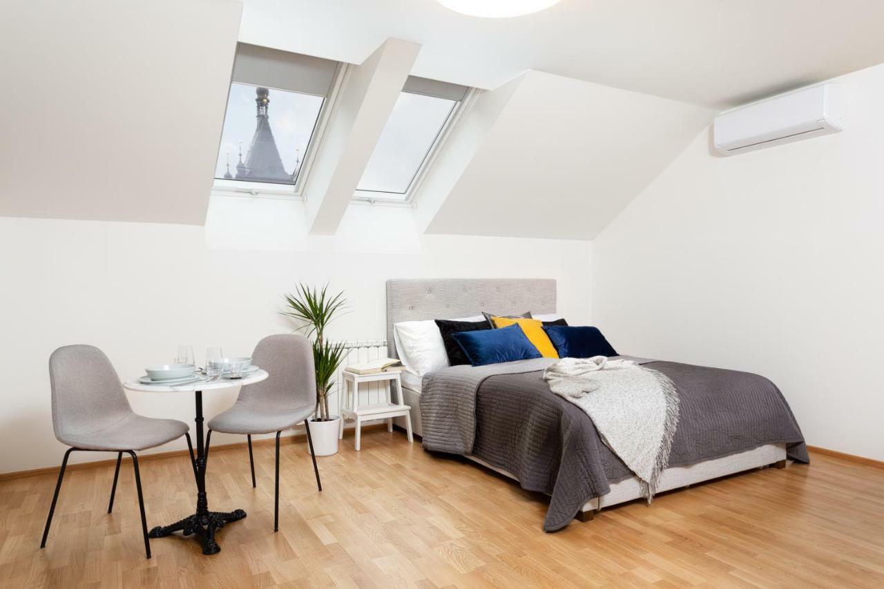 Cosy New Town Attic Studio Apartment *