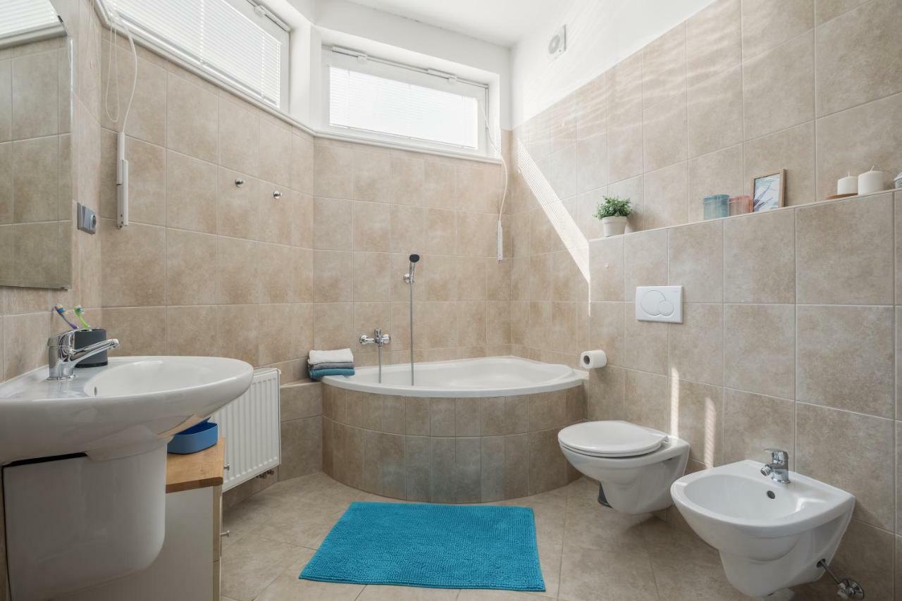Art Ii Apartment Prague