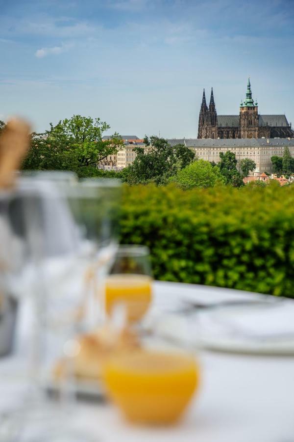 Nebozizek A Restaurant Apartment Prague