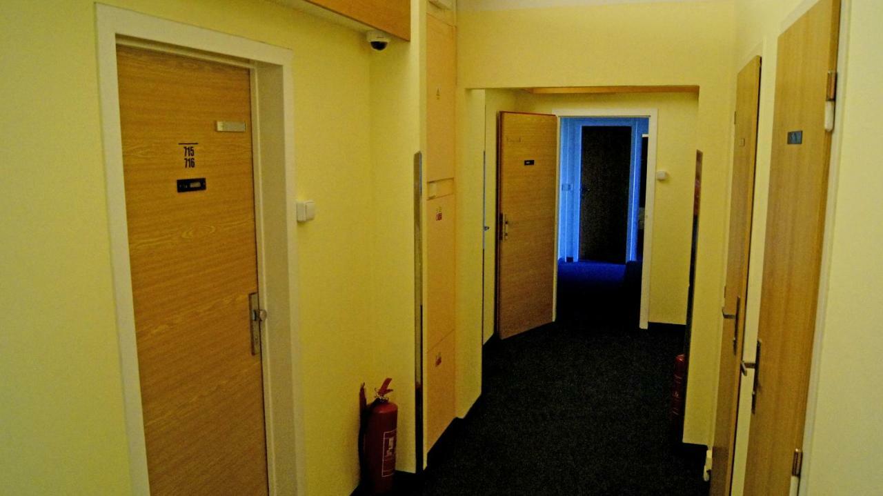 Km House Cerny Most Hostel *