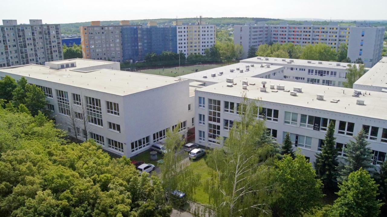 Km House Cerny Most *