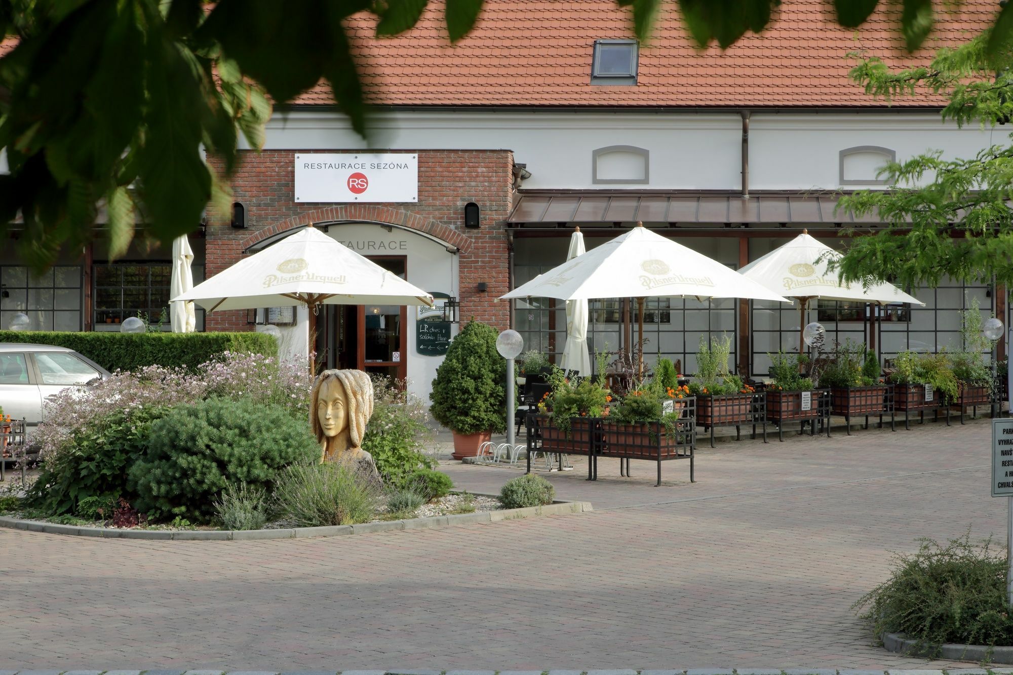 Chvalska Tvrz Otel 3*