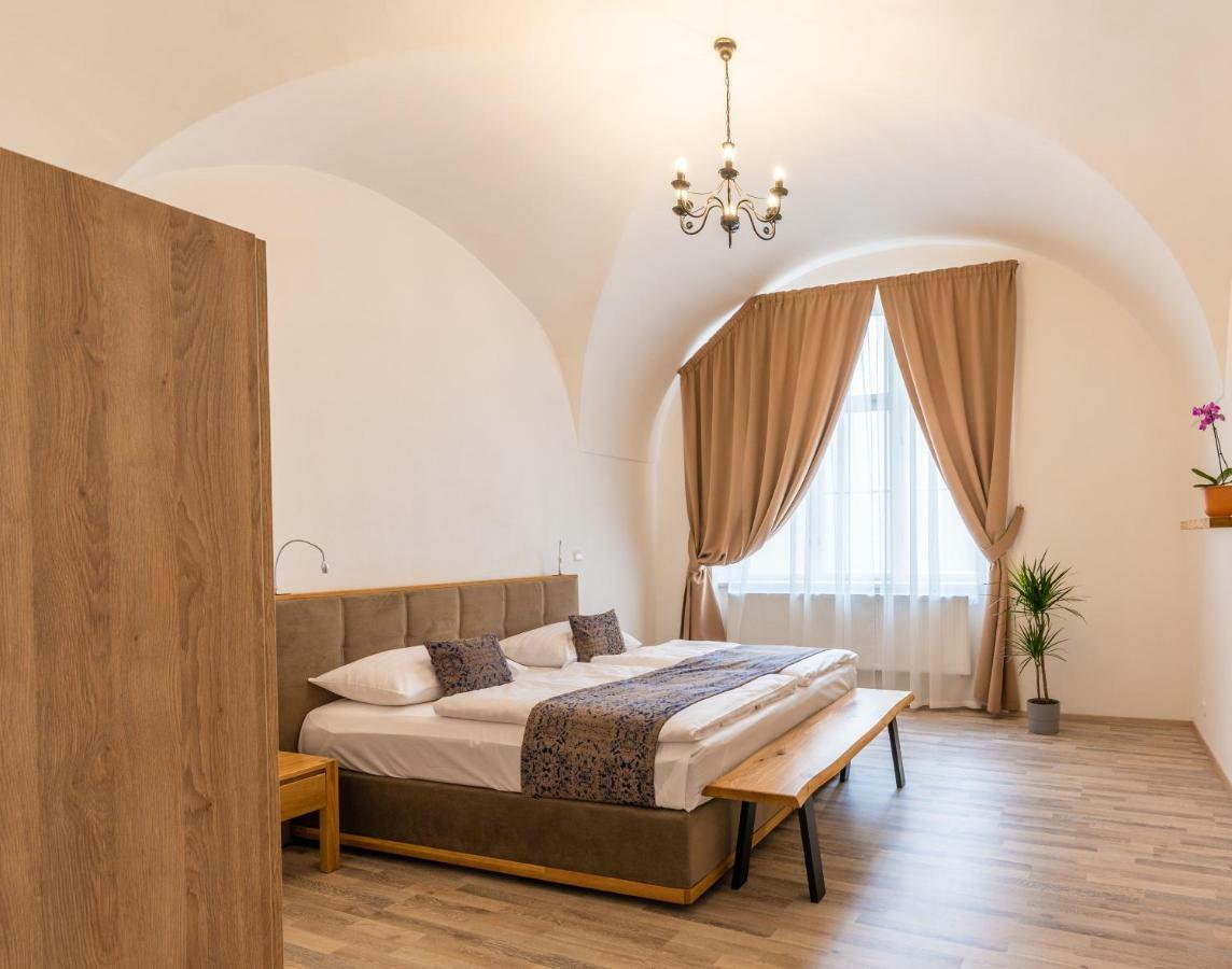 Karlova - Mostecka 10 St Depandance Apart Otel *
