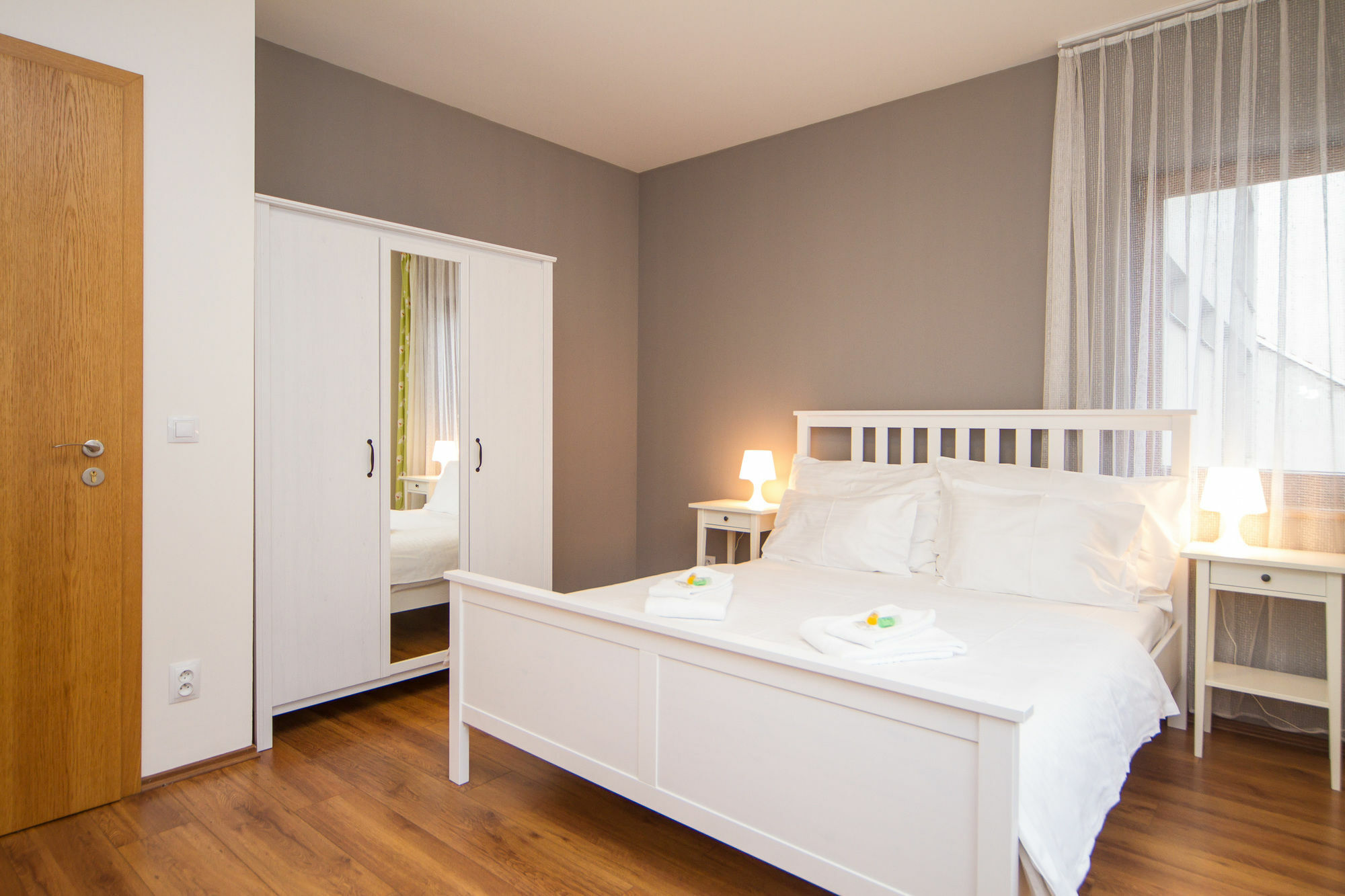 Apartment 3d *