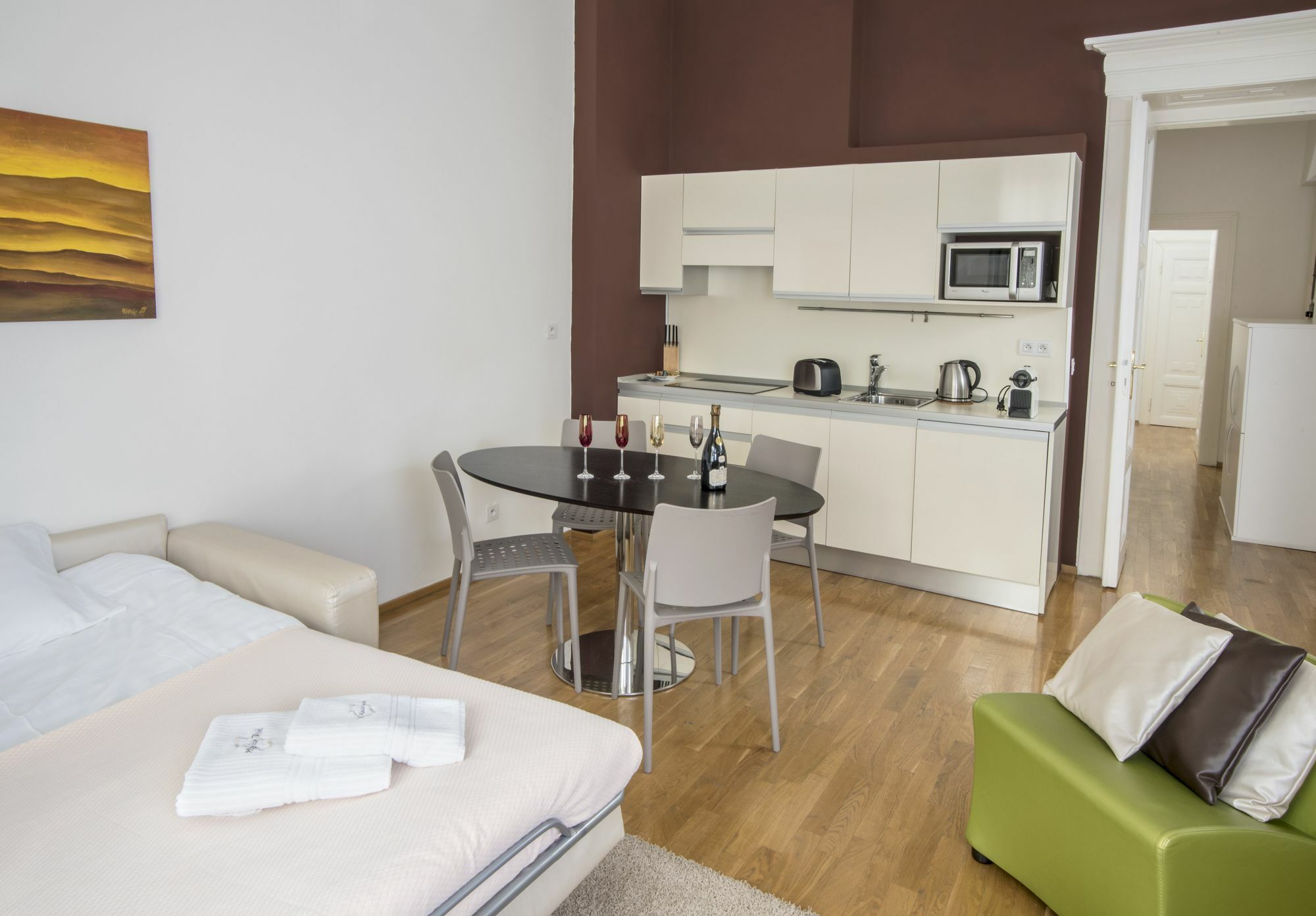 Women's Hall Of Fame Apartment *