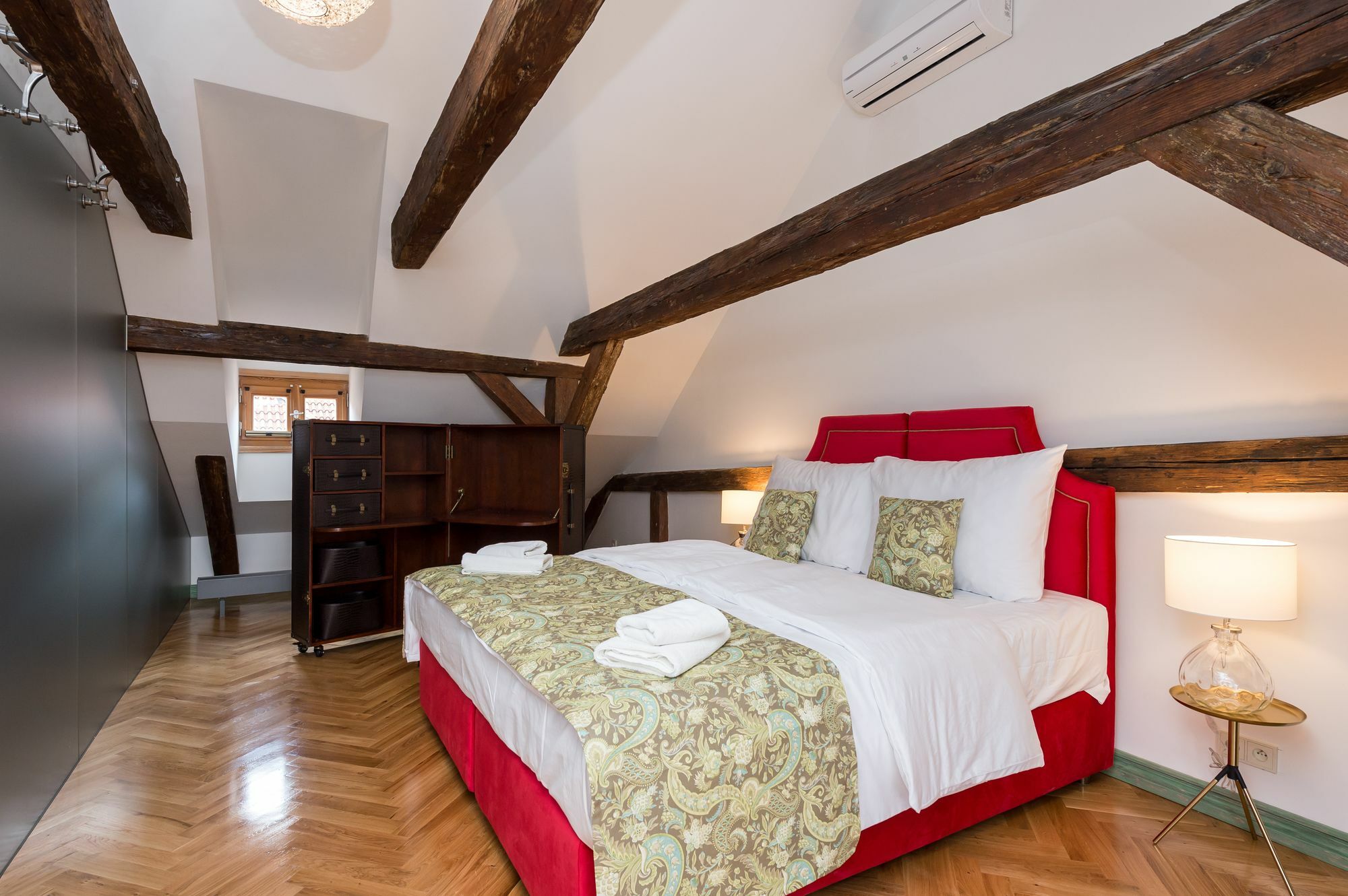 Empirent Castle Apartment