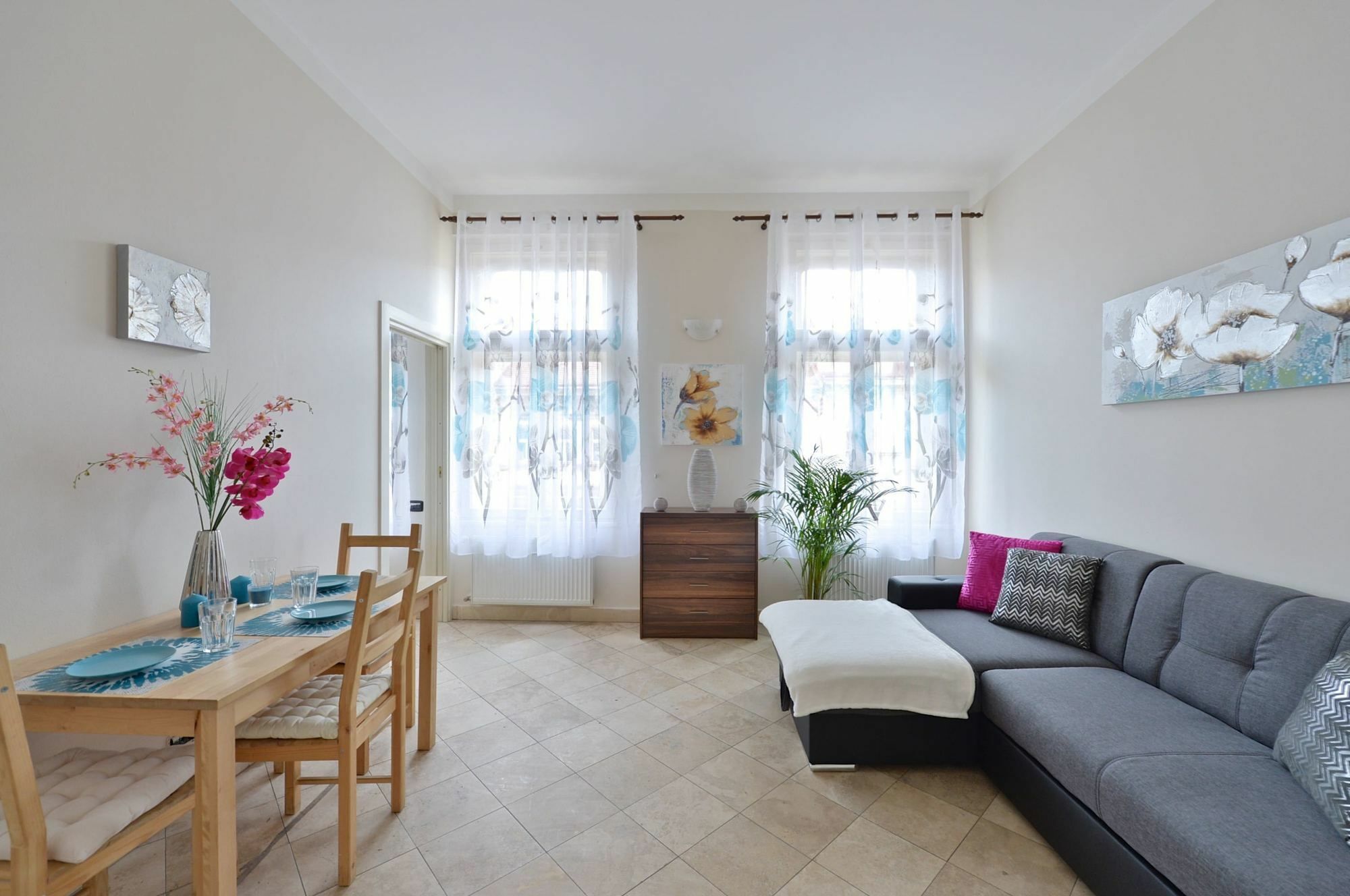 Apart Otel Legerova 33