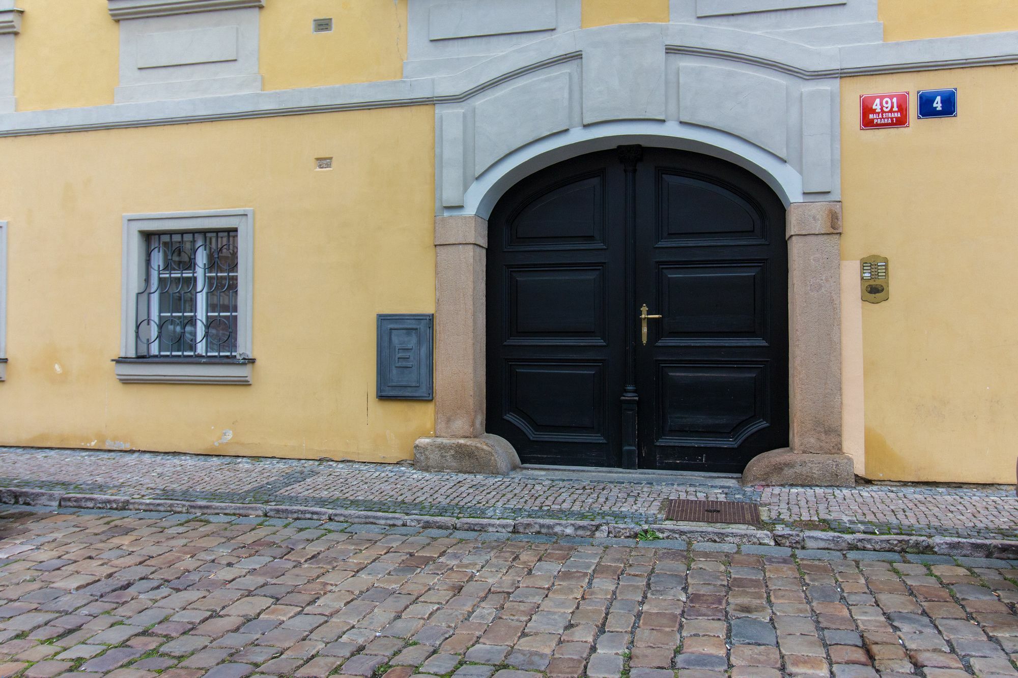 Attic Hroznova - Charles Bridge Apartment *