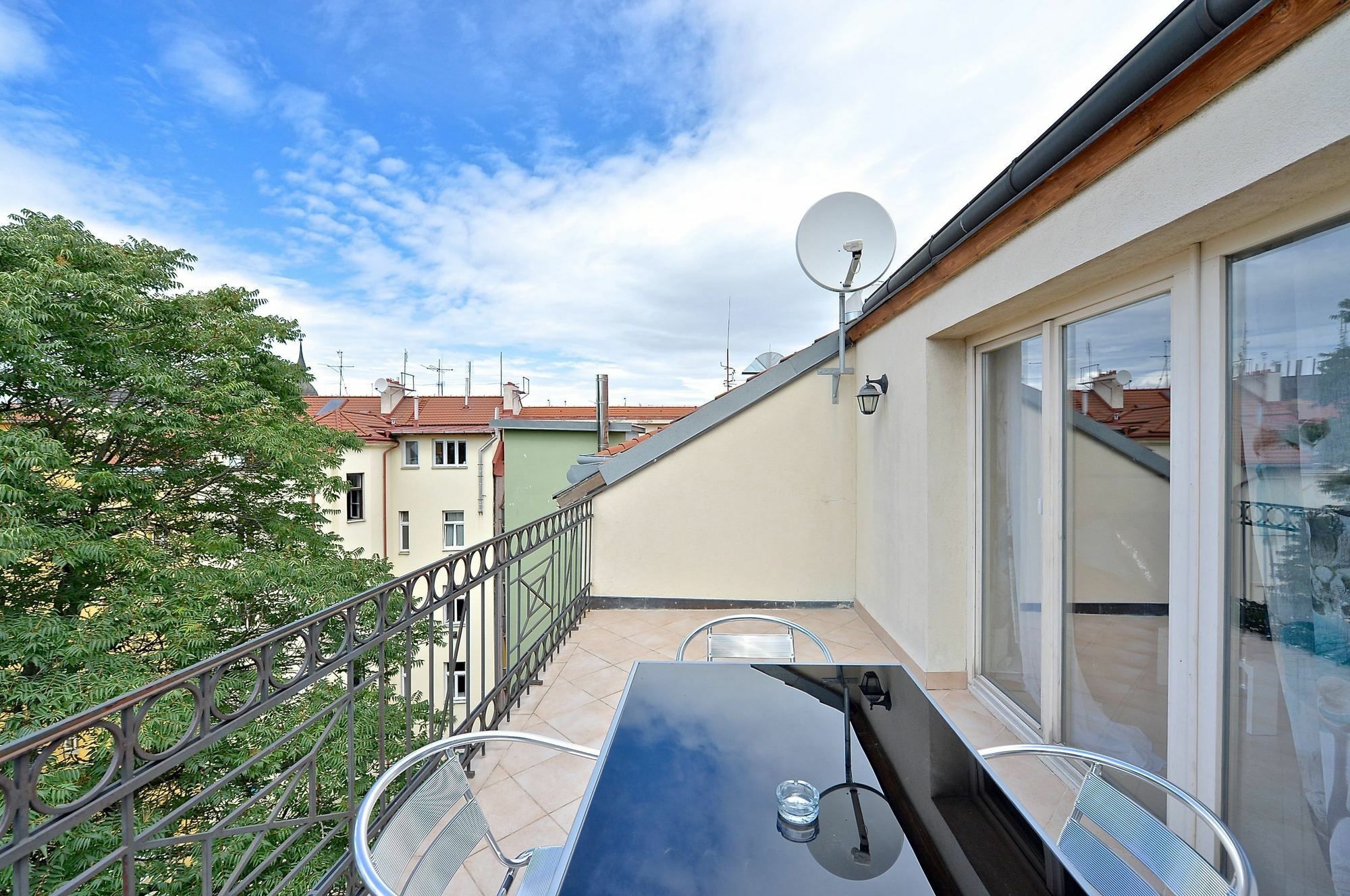 Apart Otel Legerova 33 3*